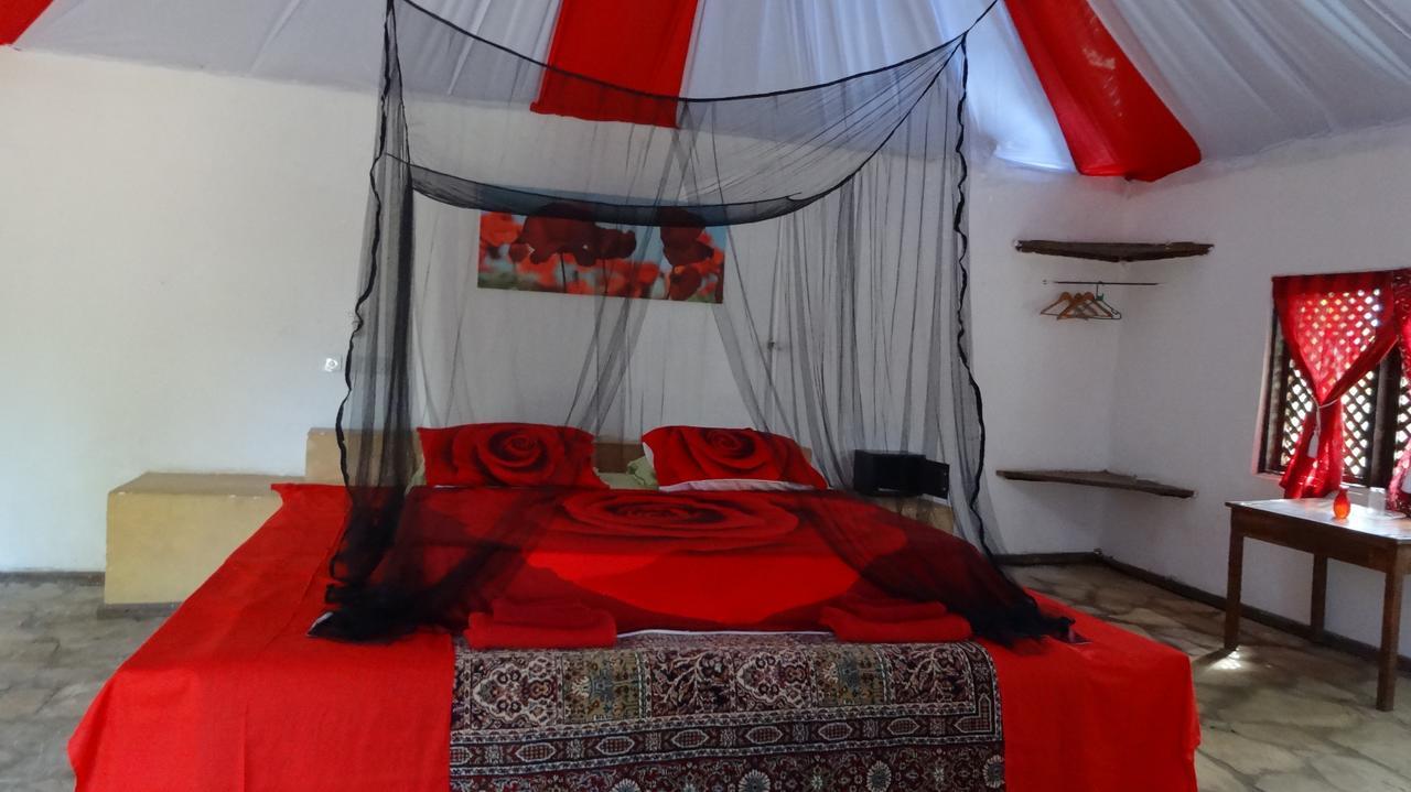 Gecko Nature Lodge Home Of Swahili Divers The Best Dive Center And Famous Gecko Restaurant Verani Exterior foto